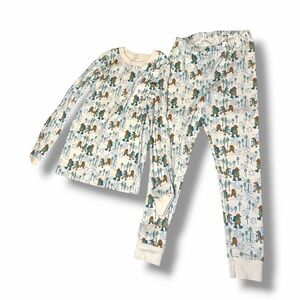 L.L. Bean organic cotton forest and animals Christmasy pajamas 6x-7 years a39